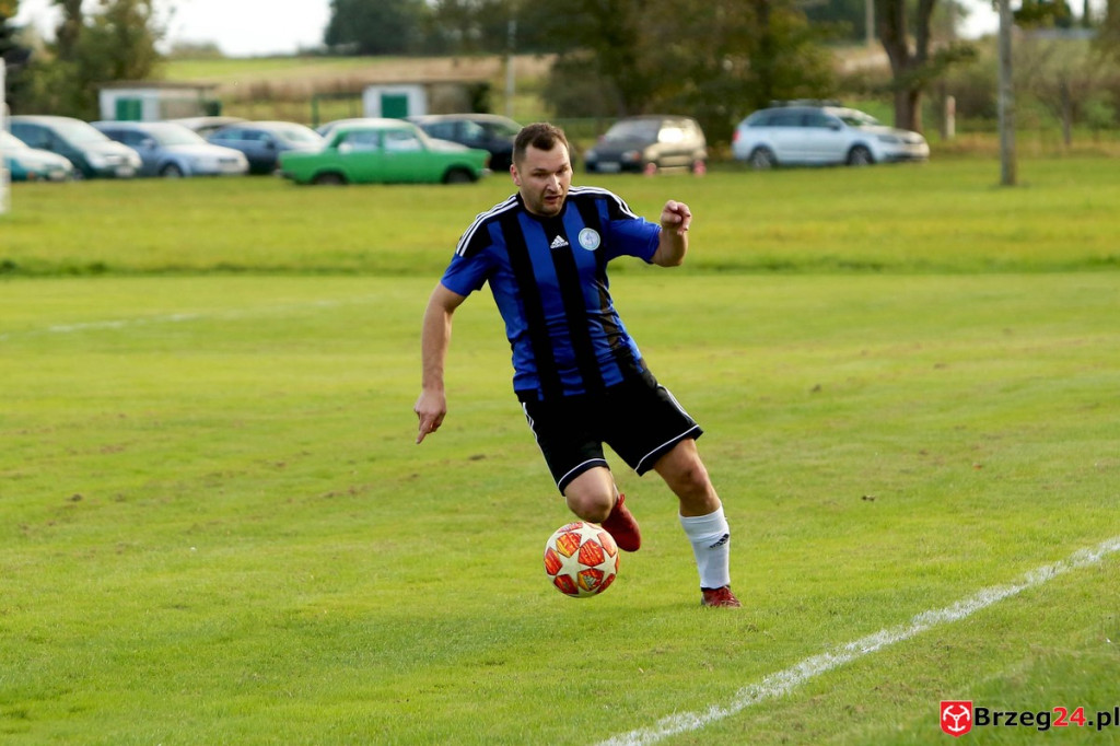 Orzeł Olszanka wygrał mecz o podwójną stawkę i obronił fotel lidera klasy B [GALERIA]