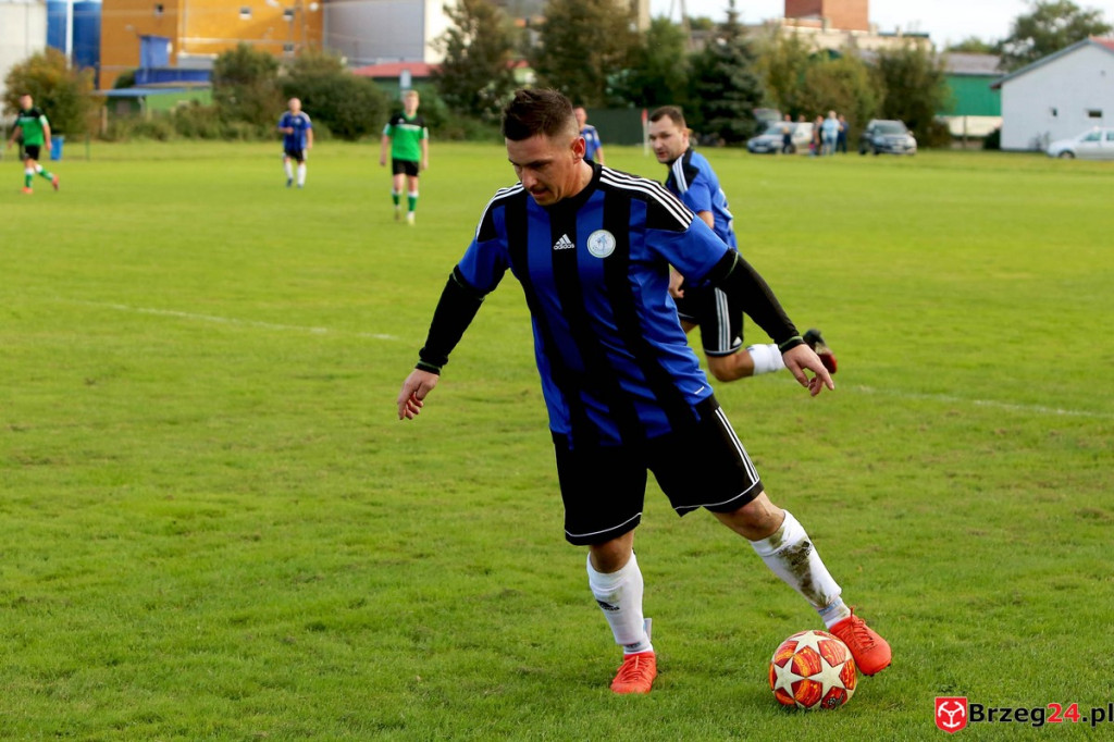 Orzeł Olszanka wygrał mecz o podwójną stawkę i obronił fotel lidera klasy B [GALERIA]