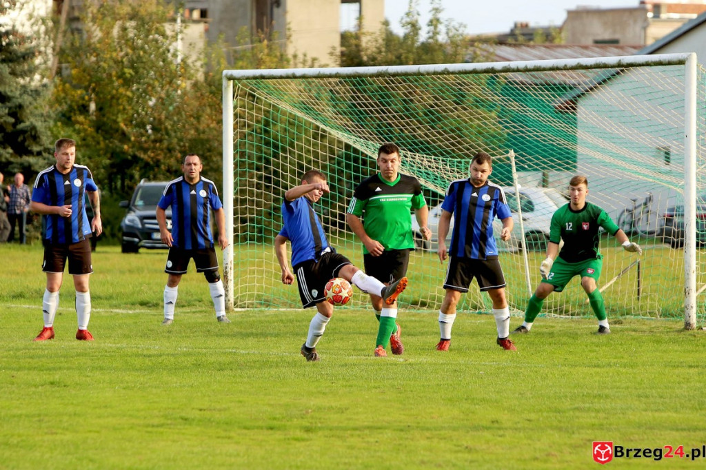 Orzeł Olszanka wygrał mecz o podwójną stawkę i obronił fotel lidera klasy B [GALERIA]