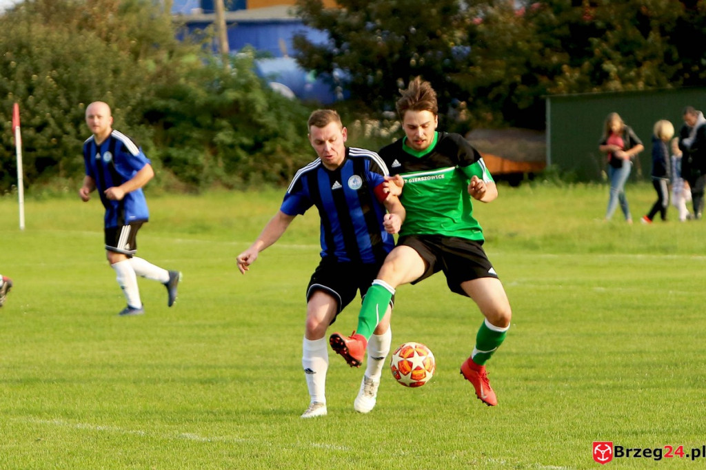 Orzeł Olszanka wygrał mecz o podwójną stawkę i obronił fotel lidera klasy B [GALERIA]