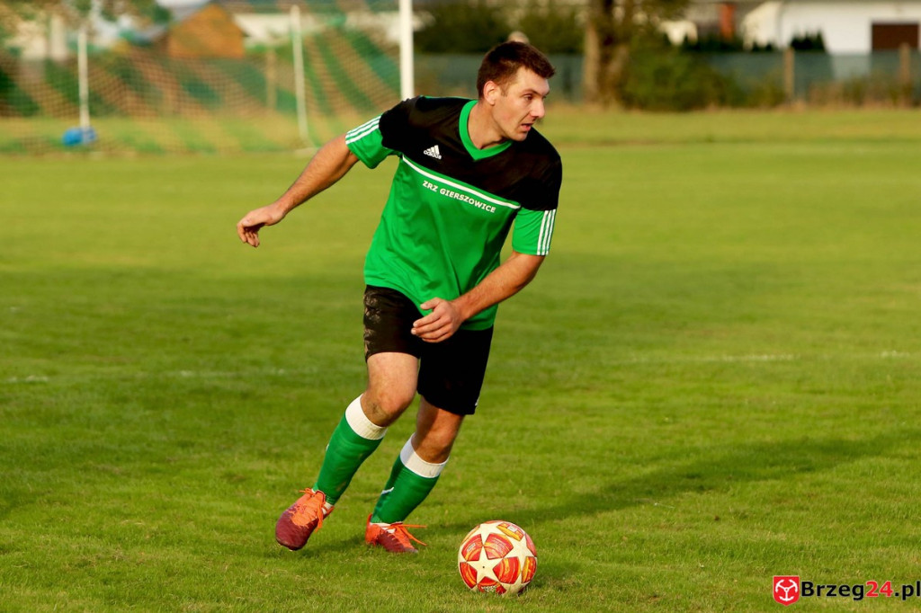 Orzeł Olszanka wygrał mecz o podwójną stawkę i obronił fotel lidera klasy B [GALERIA]