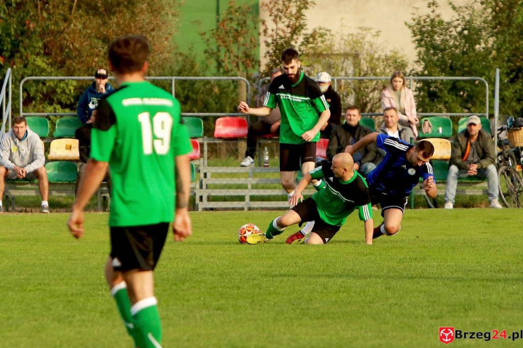 Orzeł Olszanka wygrał mecz o podwójną stawkę i obronił fotel lidera klasy B [GALERIA]