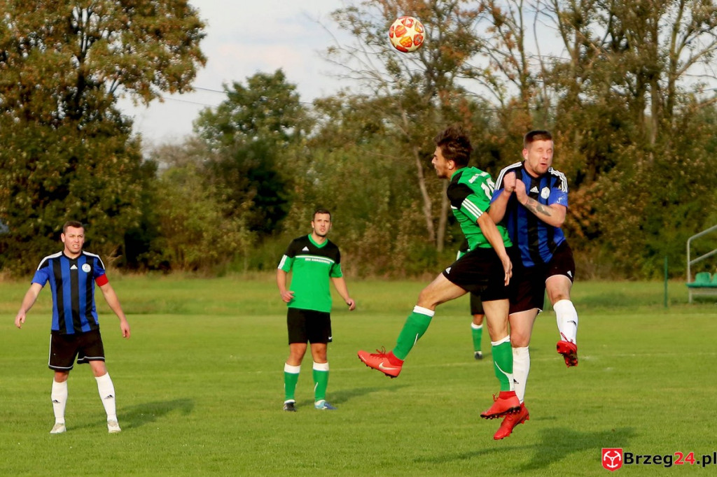 Orzeł Olszanka wygrał mecz o podwójną stawkę i obronił fotel lidera klasy B [GALERIA]