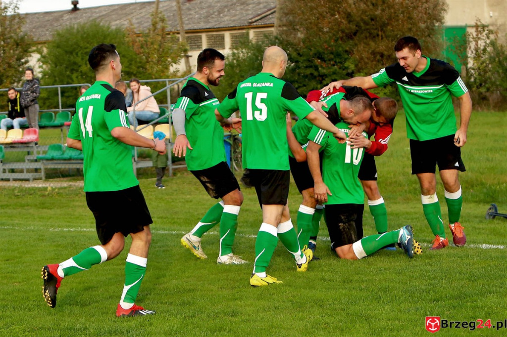 Orzeł Olszanka wygrał mecz o podwójną stawkę i obronił fotel lidera klasy B [GALERIA]