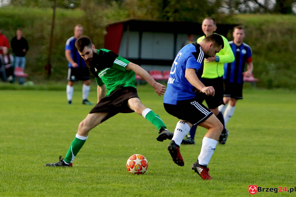 Orzeł Olszanka wygrał mecz o podwójną stawkę i obronił fotel lidera klasy B [GALERIA]
