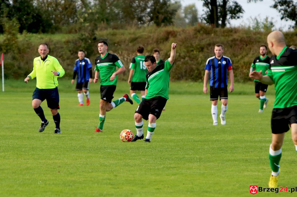 Orzeł Olszanka wygrał mecz o podwójną stawkę i obronił fotel lidera klasy B [GALERIA]