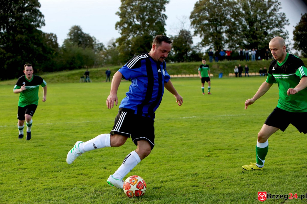 Orzeł Olszanka wygrał mecz o podwójną stawkę i obronił fotel lidera klasy B [GALERIA]