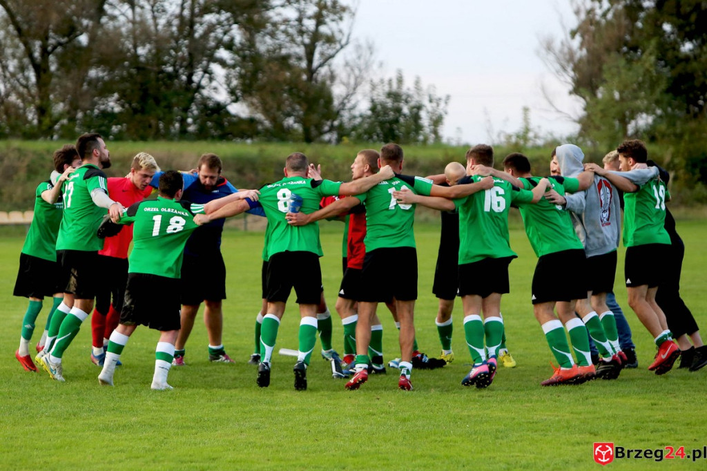 Orzeł Olszanka wygrał mecz o podwójną stawkę i obronił fotel lidera klasy B [GALERIA]