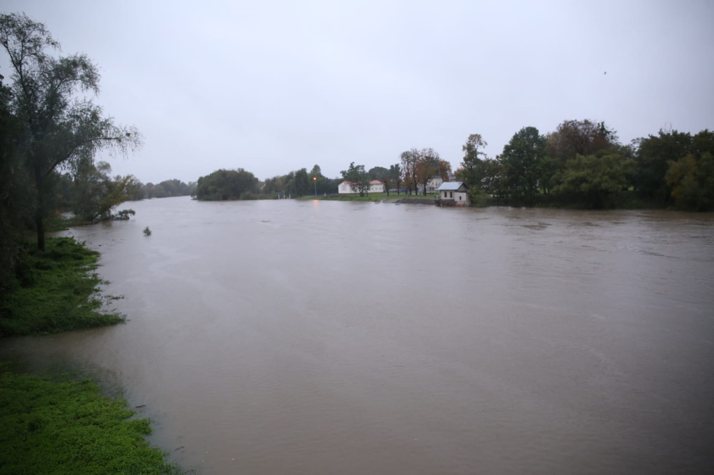 Odra w Brzegu przekroczyła stan ostrzegawczy