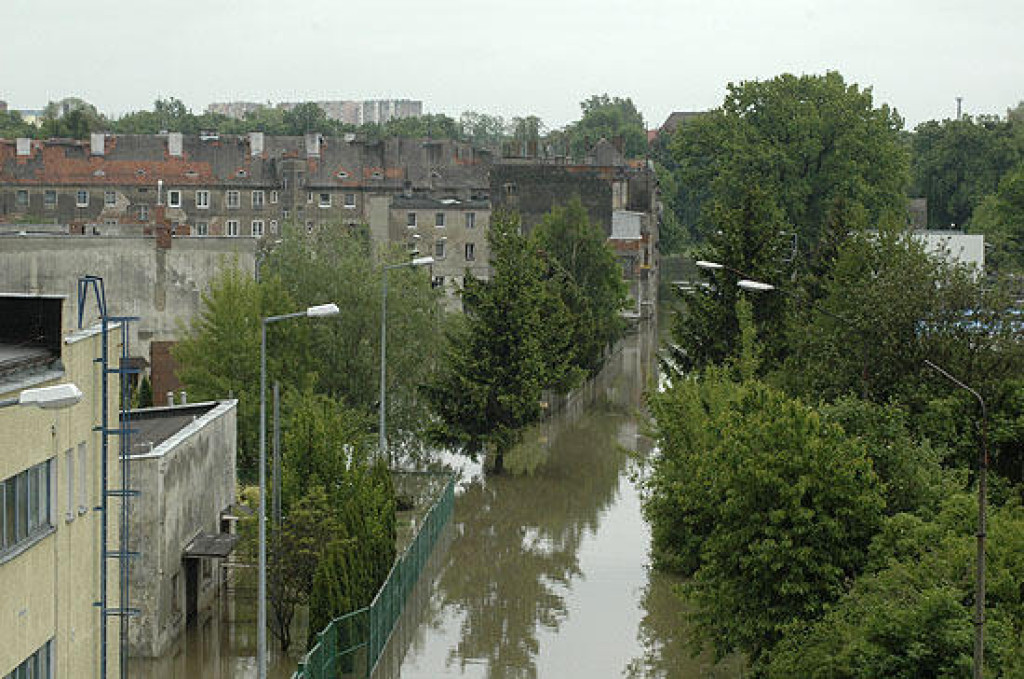 10 lat temu, przy poziomie 640 cm Odra była już na ul. Oławskiej, Grobli i Cegielnianej