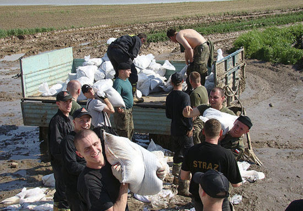 10 lat temu, przy poziomie 640 cm Odra była już na ul. Oławskiej, Grobli i Cegielnianej
