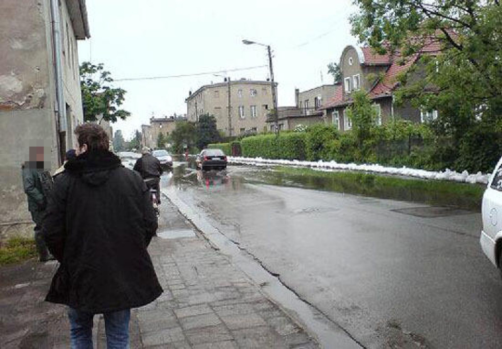 10 lat temu, przy poziomie 640 cm Odra była już na ul. Oławskiej, Grobli i Cegielnianej