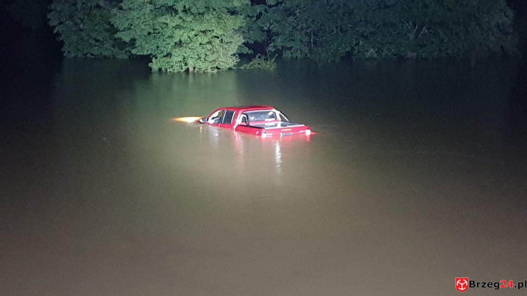 Kierowca zatopionej toyoty chciał 