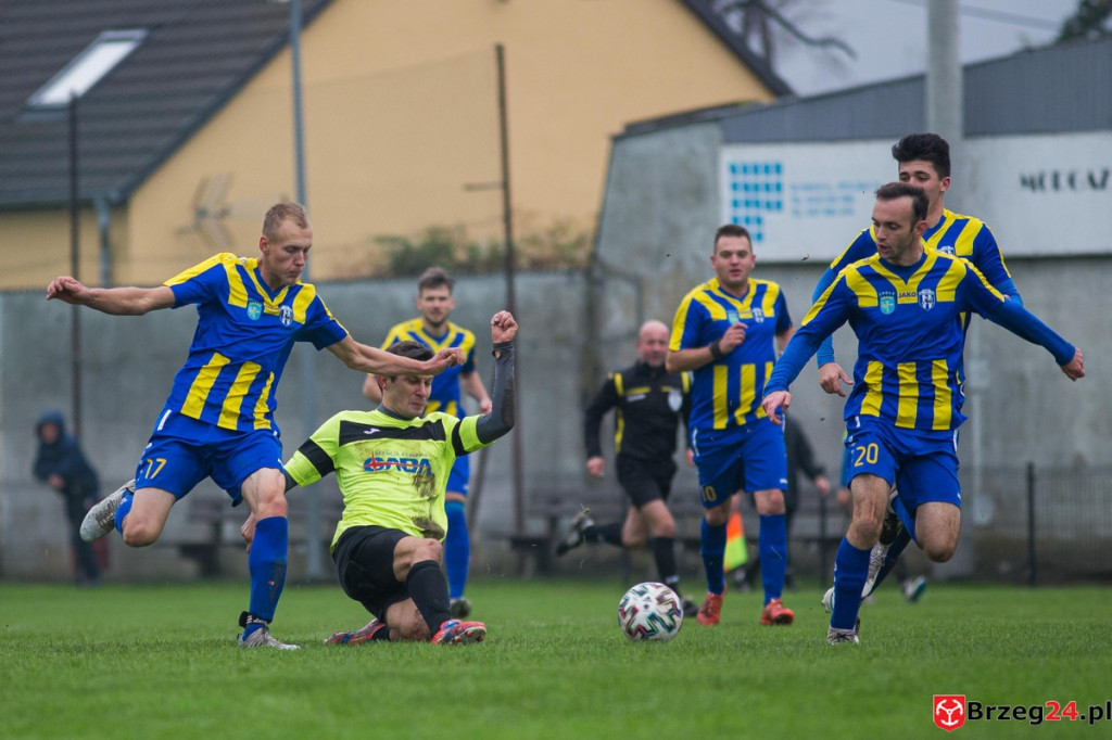 Podsumowanie klasy A. W 11. kolejce przegrał tylko KS Kruszyna-Prędocin [GALERIA Z MECZU LZS SŁAWICE - VICTORIA KOŚCIERZYCE]