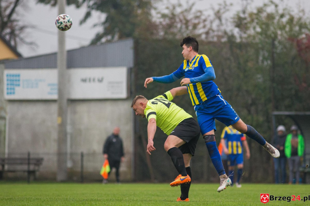 Podsumowanie klasy A. W 11. kolejce przegrał tylko KS Kruszyna-Prędocin [GALERIA Z MECZU LZS SŁAWICE - VICTORIA KOŚCIERZYCE]