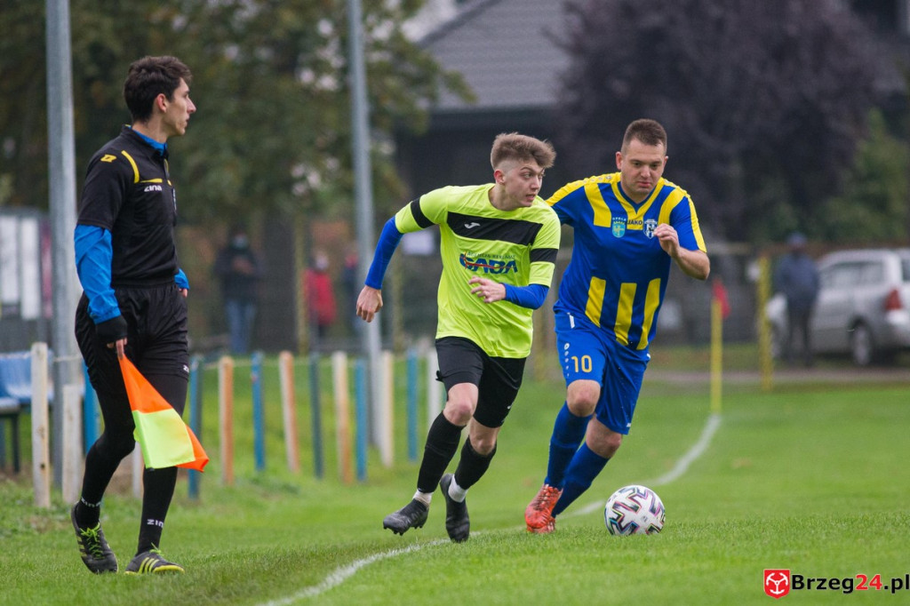 Podsumowanie klasy A. W 11. kolejce przegrał tylko KS Kruszyna-Prędocin [GALERIA Z MECZU LZS SŁAWICE - VICTORIA KOŚCIERZYCE]