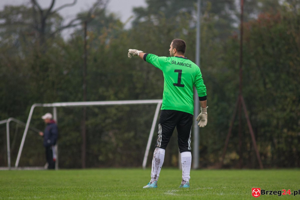 Podsumowanie klasy A. W 11. kolejce przegrał tylko KS Kruszyna-Prędocin [GALERIA Z MECZU LZS SŁAWICE - VICTORIA KOŚCIERZYCE]