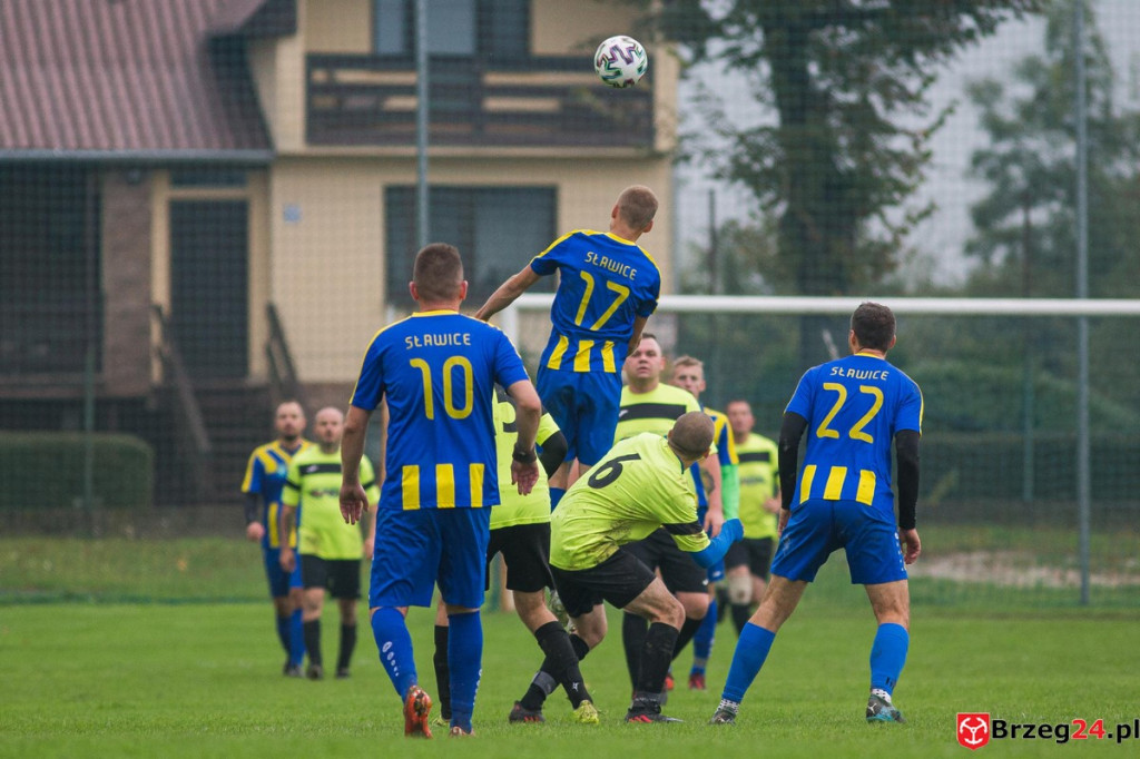 Podsumowanie klasy A. W 11. kolejce przegrał tylko KS Kruszyna-Prędocin [GALERIA Z MECZU LZS SŁAWICE - VICTORIA KOŚCIERZYCE]