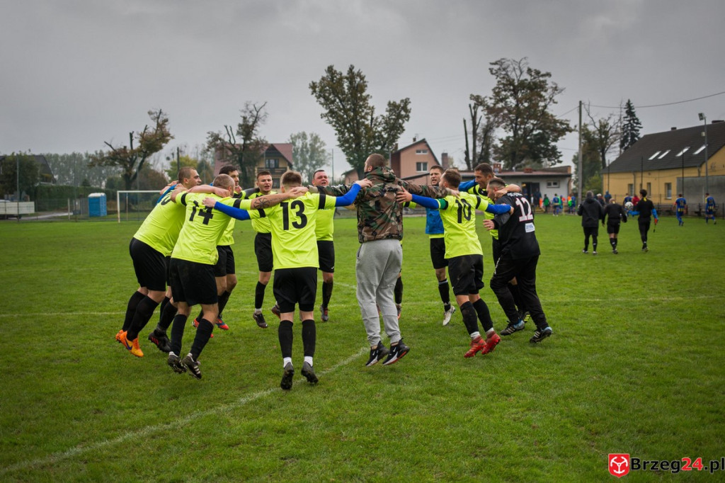 Podsumowanie klasy A. W 11. kolejce przegrał tylko KS Kruszyna-Prędocin [GALERIA Z MECZU LZS SŁAWICE - VICTORIA KOŚCIERZYCE]
