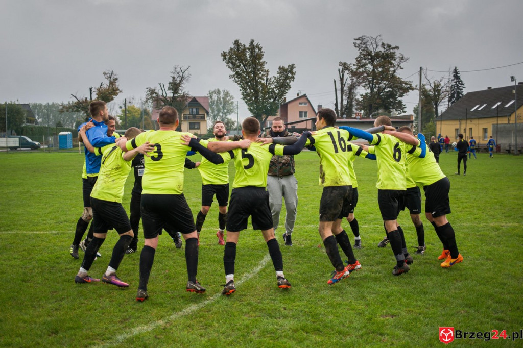 Podsumowanie klasy A. W 11. kolejce przegrał tylko KS Kruszyna-Prędocin [GALERIA Z MECZU LZS SŁAWICE - VICTORIA KOŚCIERZYCE]