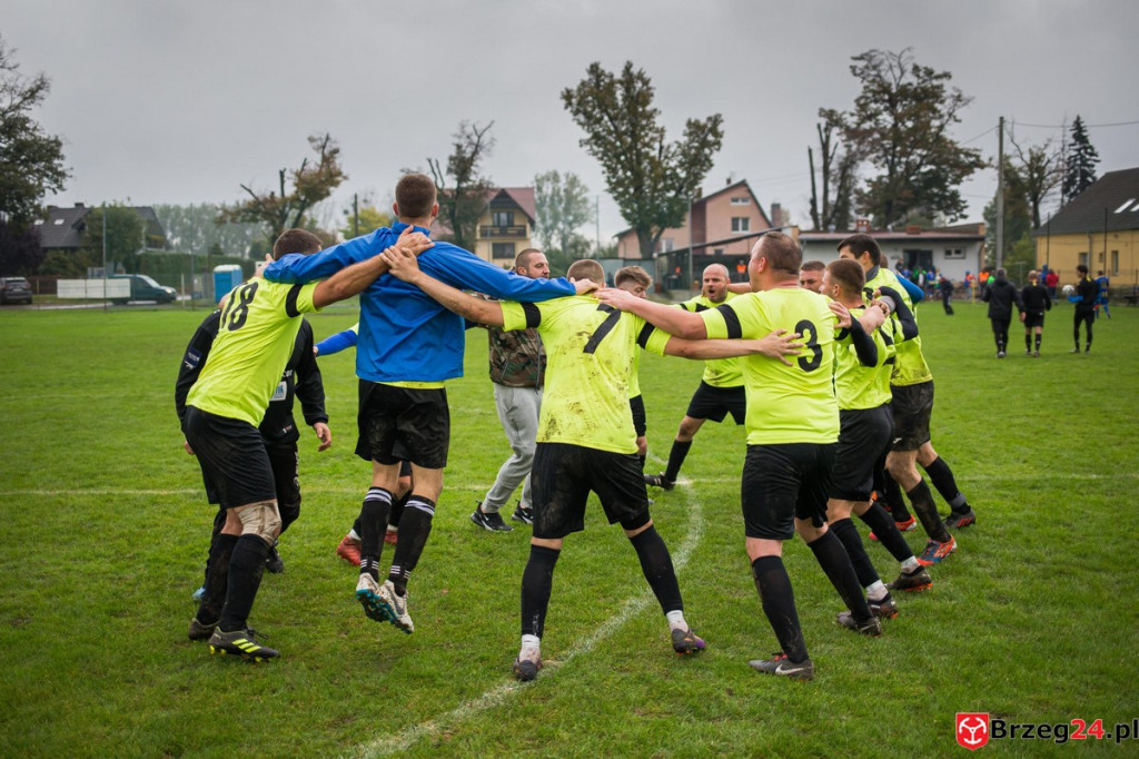 Podsumowanie klasy A. W 11. kolejce przegrał tylko KS Kruszyna-Prędocin [GALERIA Z MECZU LZS SŁAWICE - VICTORIA KOŚCIERZYCE]