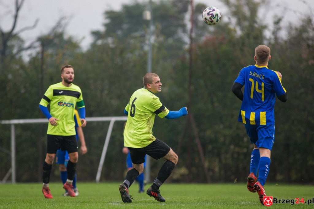 Podsumowanie klasy A. W 11. kolejce przegrał tylko KS Kruszyna-Prędocin [GALERIA Z MECZU LZS SŁAWICE - VICTORIA KOŚCIERZYCE]