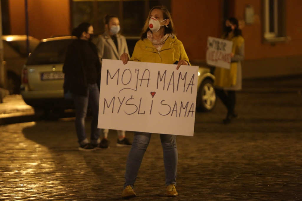 W Brzegu protestują przeciwko orzeczeniu Trybunału ws. aborcji [fotorelacja]