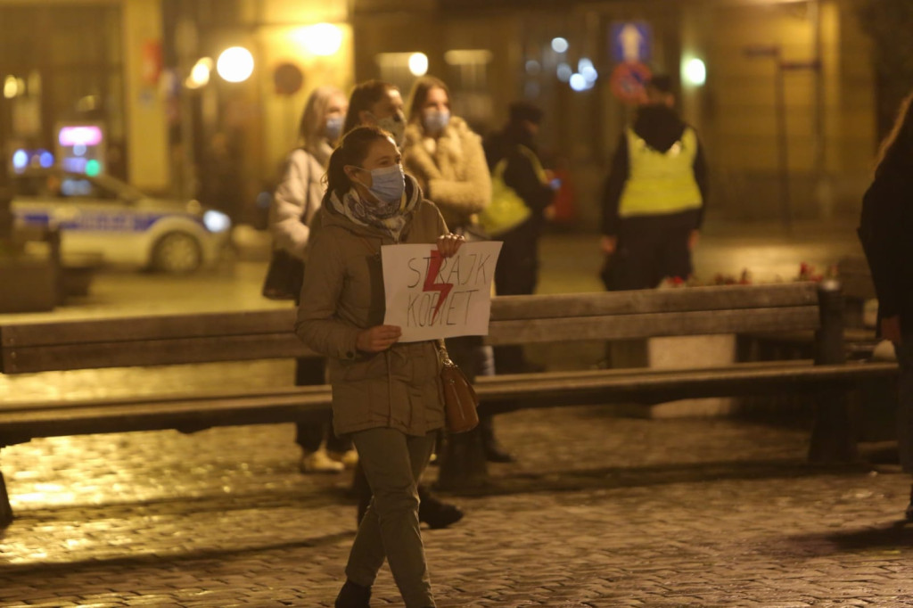 W Brzegu protestują przeciwko orzeczeniu Trybunału ws. aborcji [fotorelacja]