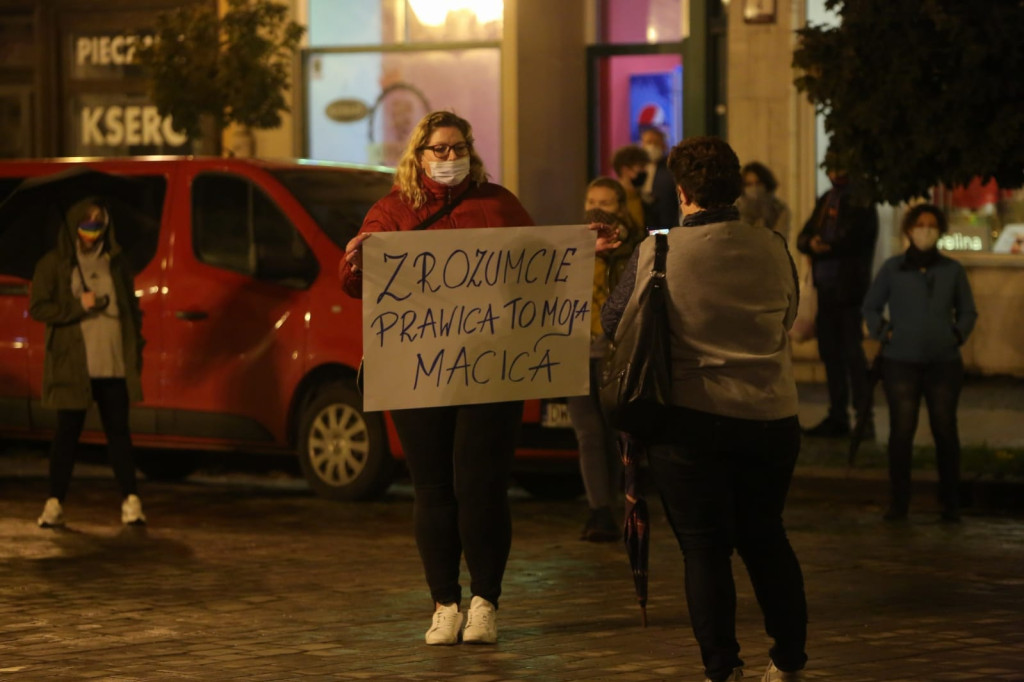 W Brzegu protestują przeciwko orzeczeniu Trybunału ws. aborcji [fotorelacja]