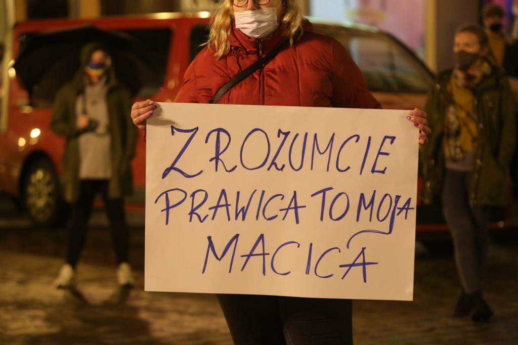 W Brzegu protestują przeciwko orzeczeniu Trybunału ws. aborcji [fotorelacja]