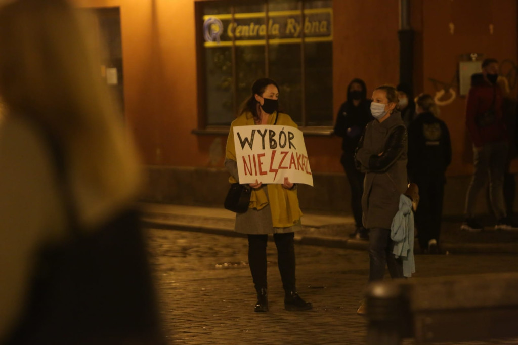 W Brzegu protestują przeciwko orzeczeniu Trybunału ws. aborcji [fotorelacja]