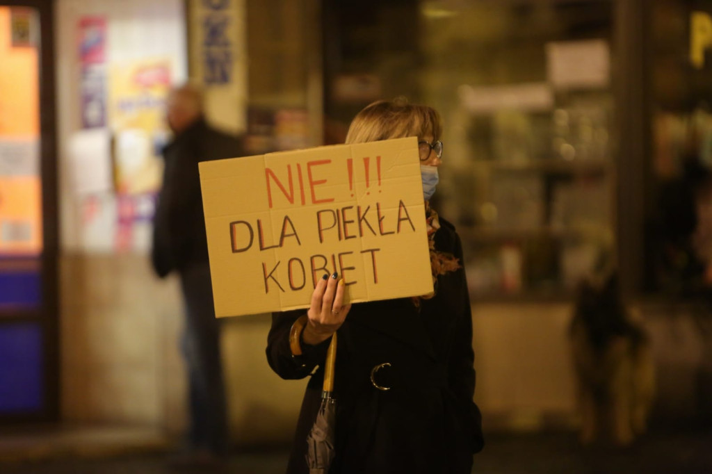 W Brzegu protestują przeciwko orzeczeniu Trybunału ws. aborcji [fotorelacja]