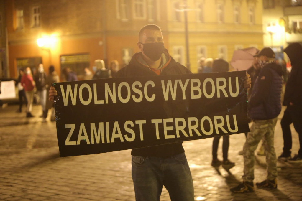 W Brzegu protestują przeciwko orzeczeniu Trybunału ws. aborcji [fotorelacja]