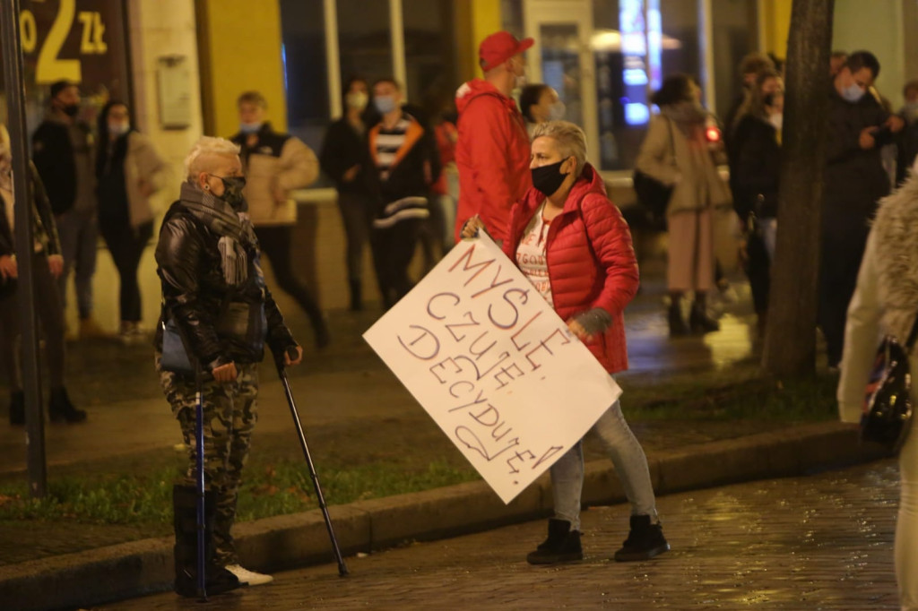 W Brzegu protestują przeciwko orzeczeniu Trybunału ws. aborcji [fotorelacja]