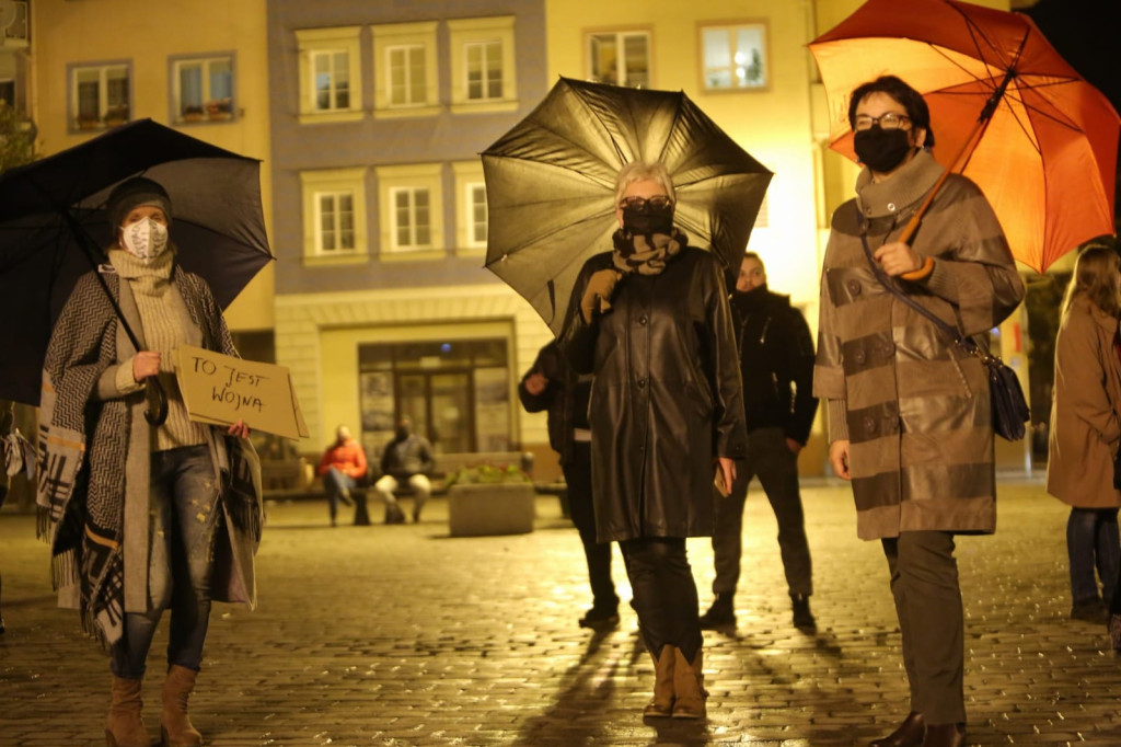 W Brzegu protestują przeciwko orzeczeniu Trybunału ws. aborcji [fotorelacja]