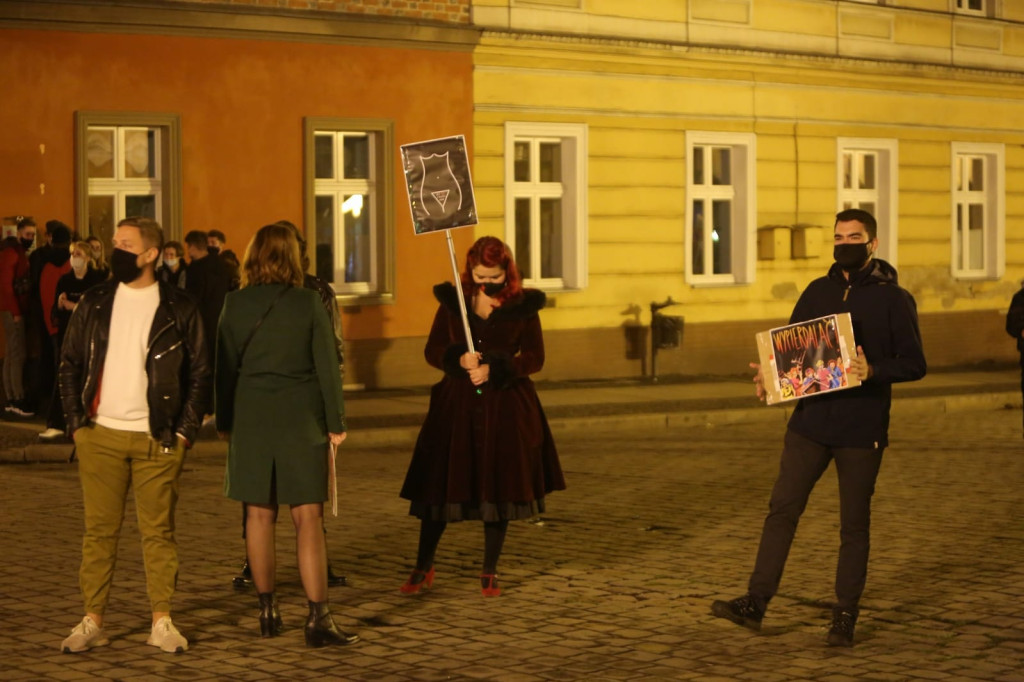 W Brzegu protestują przeciwko orzeczeniu Trybunału ws. aborcji [fotorelacja]