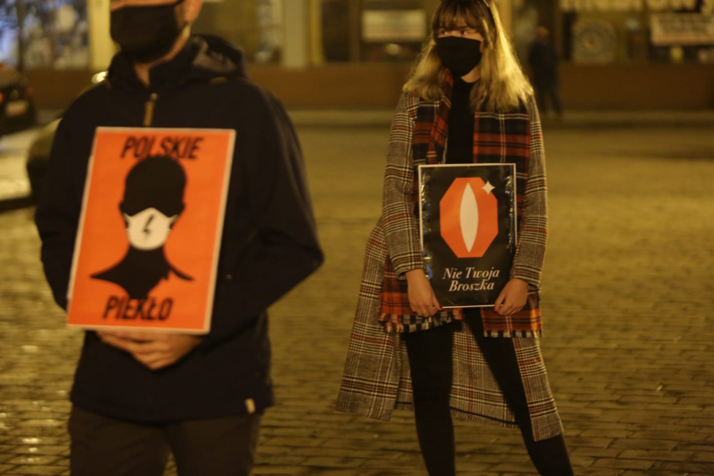 W Brzegu protestują przeciwko orzeczeniu Trybunału ws. aborcji [fotorelacja]