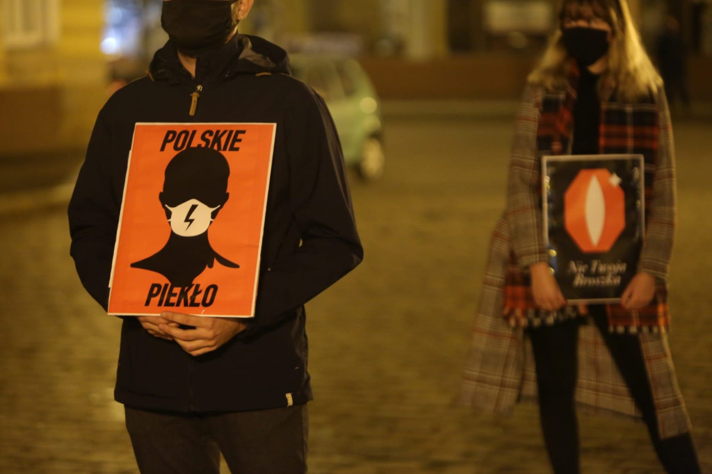 W Brzegu protestują przeciwko orzeczeniu Trybunału ws. aborcji [fotorelacja]