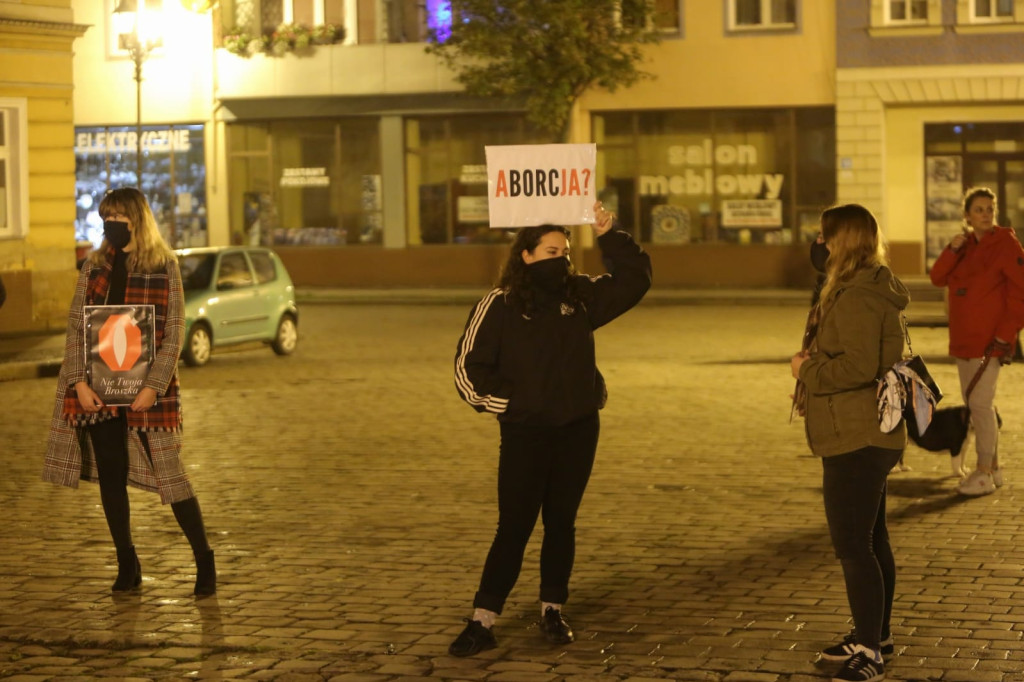 W Brzegu protestują przeciwko orzeczeniu Trybunału ws. aborcji [fotorelacja]