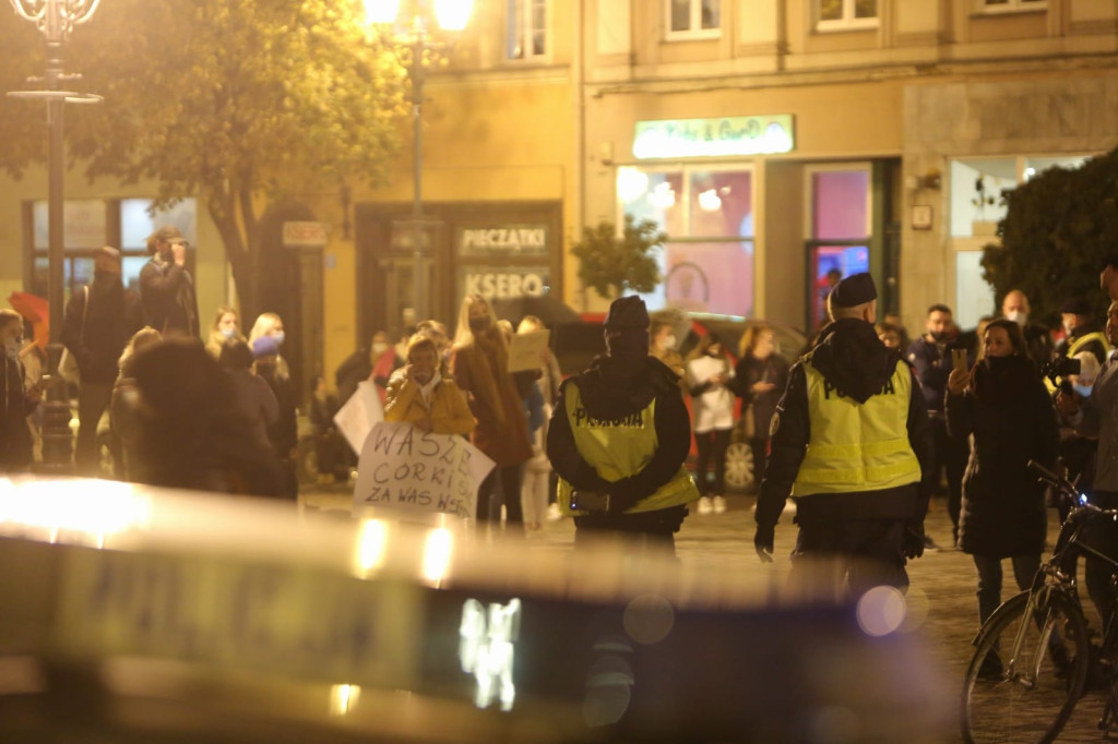 W Brzegu protestują przeciwko orzeczeniu Trybunału ws. aborcji [fotorelacja]