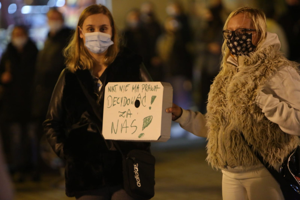 W Brzegu protestują przeciwko orzeczeniu Trybunału ws. aborcji [fotorelacja]