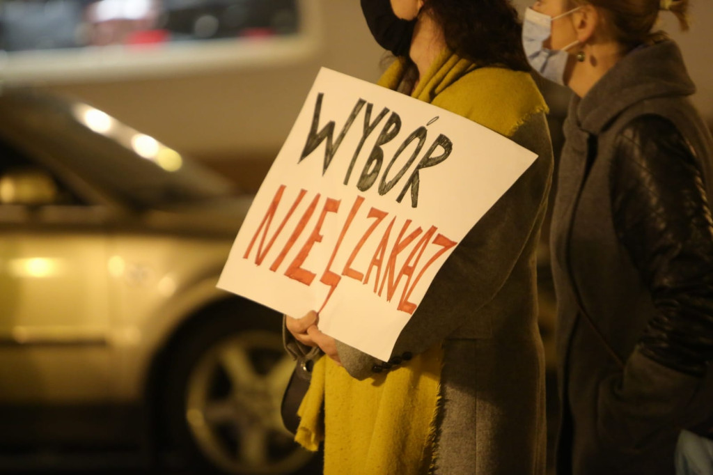 W Brzegu protestują przeciwko orzeczeniu Trybunału ws. aborcji [fotorelacja]