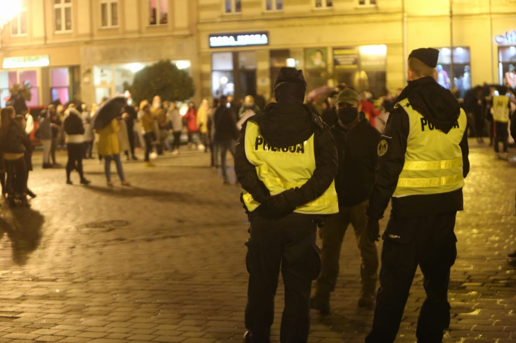 W Brzegu protestują przeciwko orzeczeniu Trybunału ws. aborcji [fotorelacja]