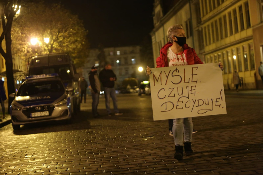 W Brzegu protestują przeciwko orzeczeniu Trybunału ws. aborcji [fotorelacja]