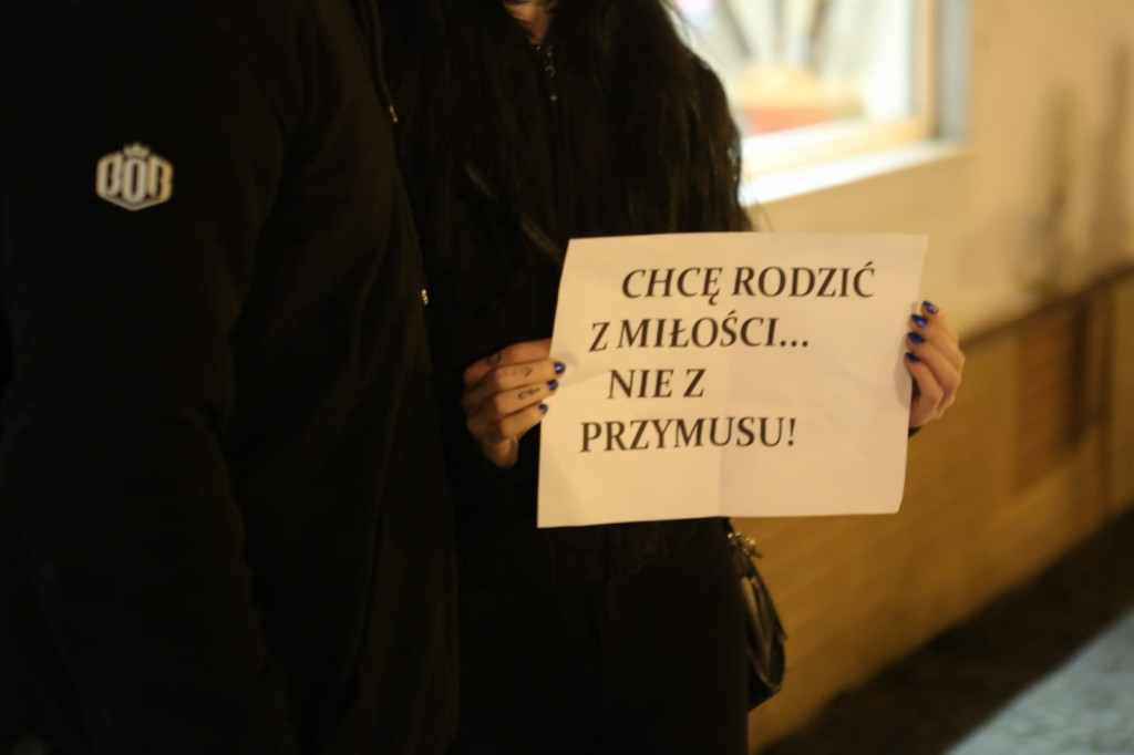 W Brzegu protestują przeciwko orzeczeniu Trybunału ws. aborcji [fotorelacja]