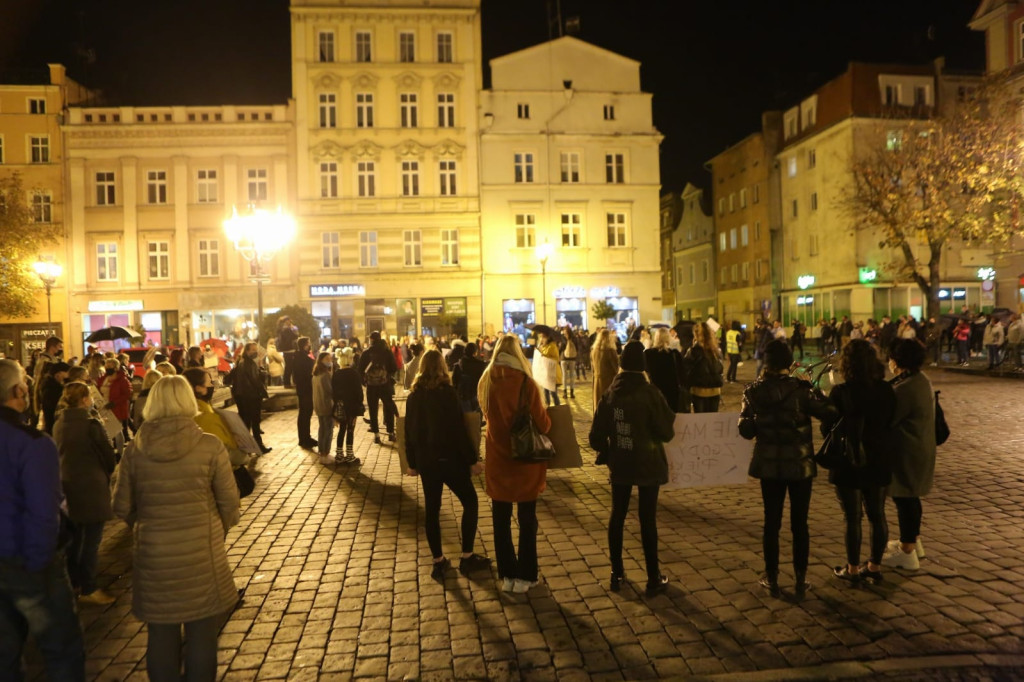 W Brzegu protestują przeciwko orzeczeniu Trybunału ws. aborcji [fotorelacja]