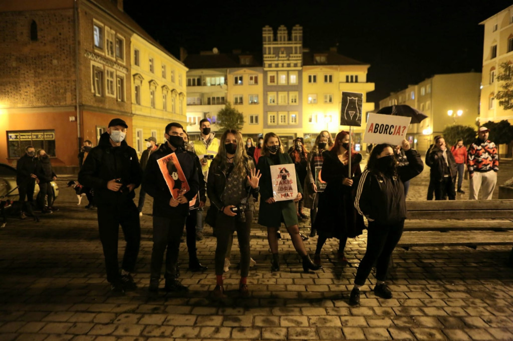 W Brzegu protestują przeciwko orzeczeniu Trybunału ws. aborcji [fotorelacja]