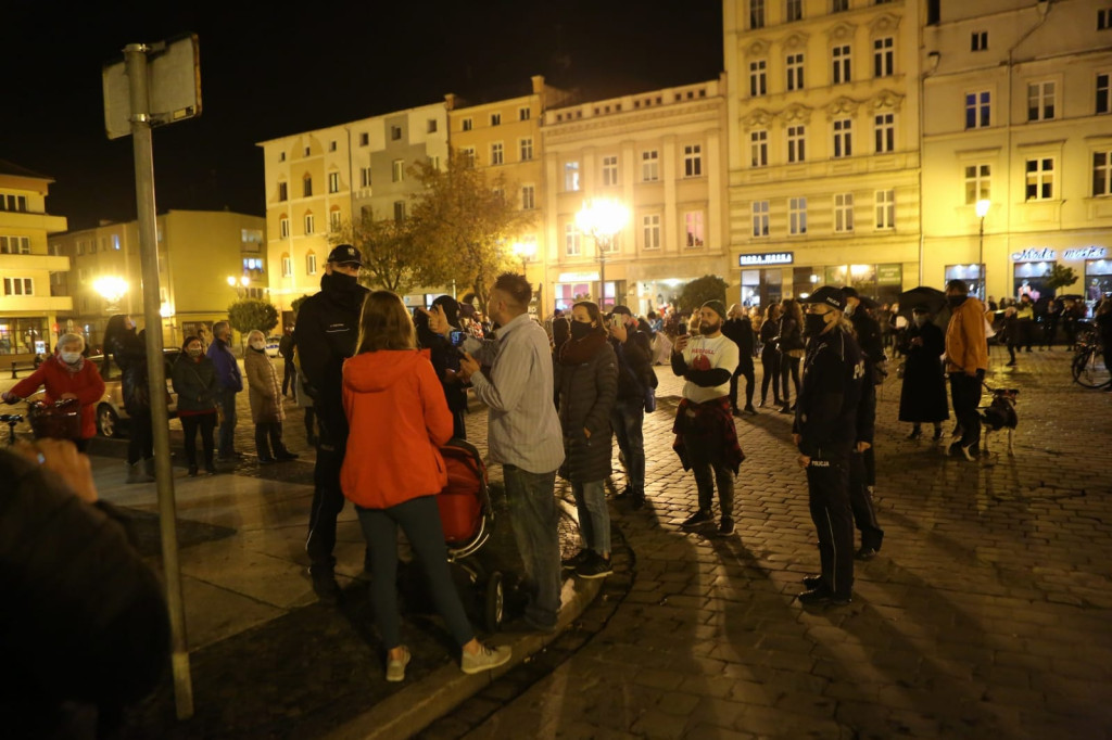 W Brzegu protestują przeciwko orzeczeniu Trybunału ws. aborcji [fotorelacja]