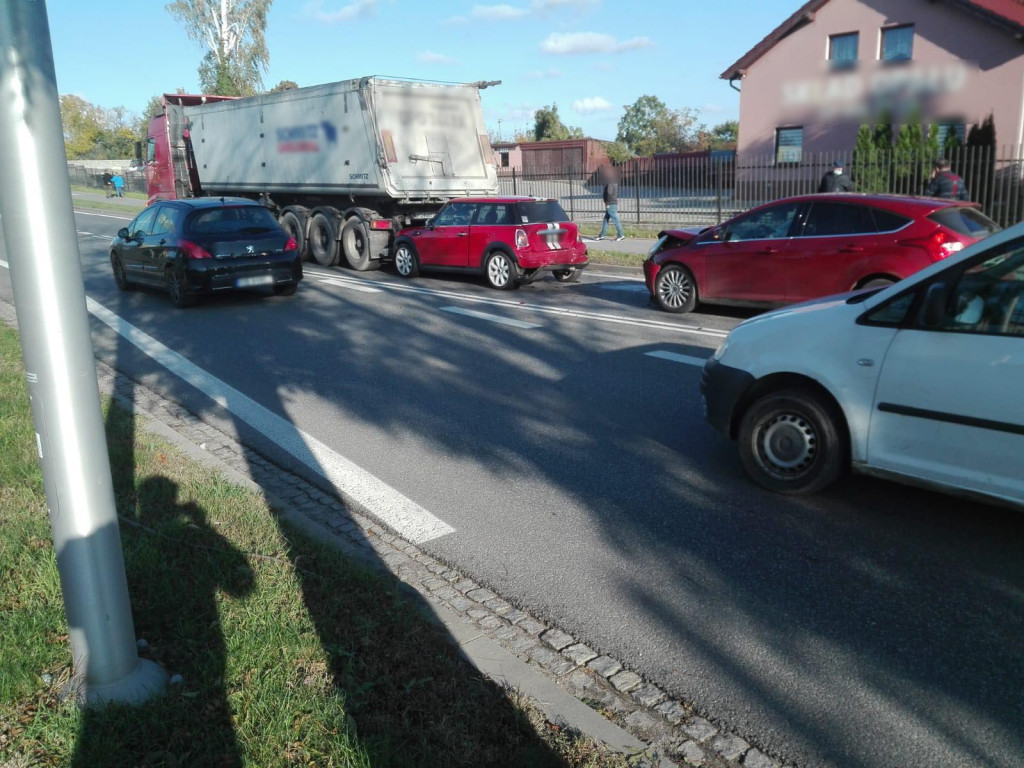 Pijany komendant straży gminnej w Skarbimierzu spowodował kolizję. Wjechał w naczelnika drogówki z komendy wojewódzkiej