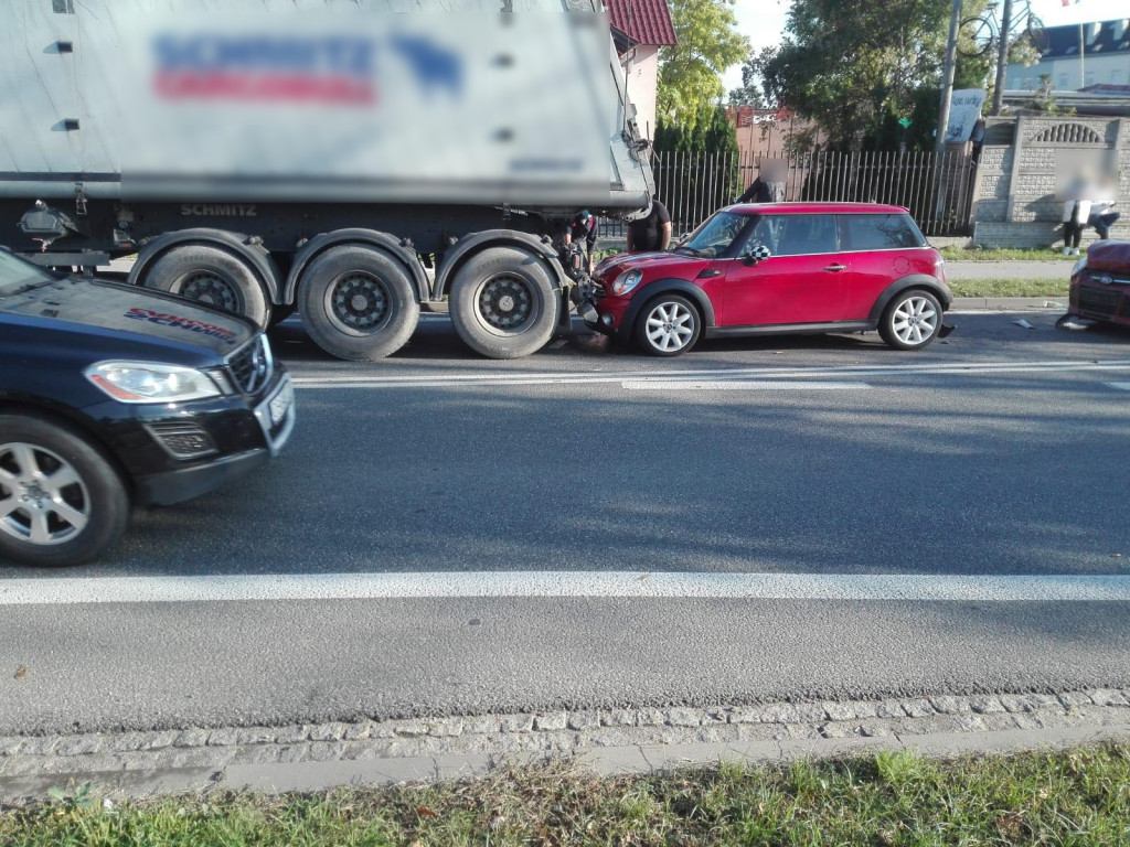 Pijany komendant straży gminnej w Skarbimierzu spowodował kolizję. Wjechał w naczelnika drogówki z komendy wojewódzkiej